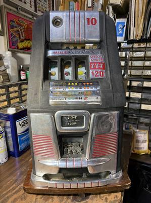 Mills High-Top Dime Machine