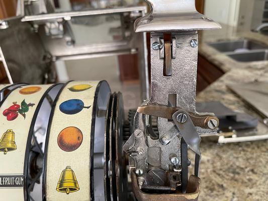 1910 Mills The Operator's Bell Slot Machine Image
