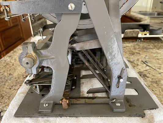1910 Mills The Operator's Bell Slot Machine Image