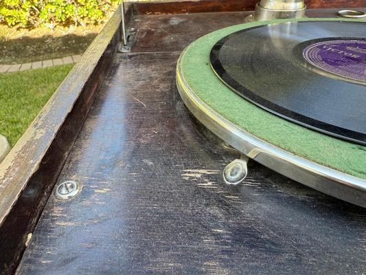 1920s New Comfort Talking Machine Phonograph Image