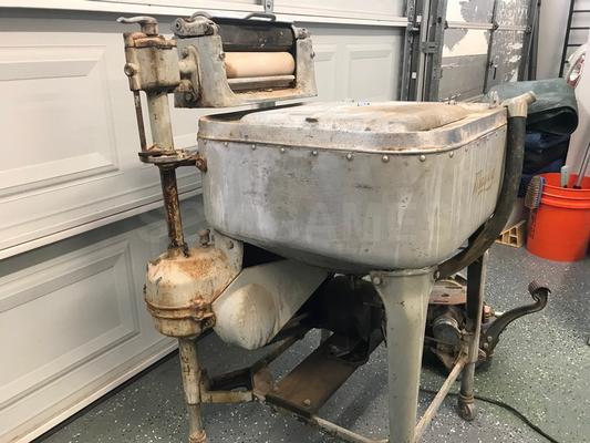 1927 Maytag Wringer Washing Machine Image