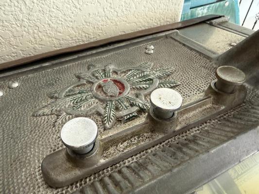 1929 Mills Mint Front OK Vender with Jackpot Slot Machine Image