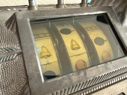 1929 Mills Mint Front OK Vender with Jackpot Slot Machine Image