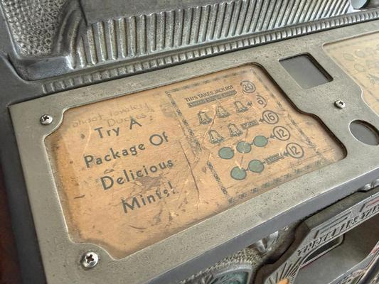 1929 Mills Mint Front OK Vender with Jackpot Slot Machine Image