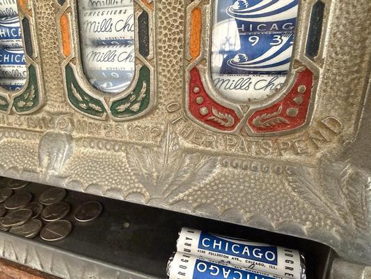 1929 Mills Mint Front OK Vender with Jackpot Slot Machine Image