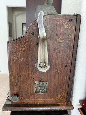1929 Mills Mint Front OK Vender with Jackpot Slot Machine Image