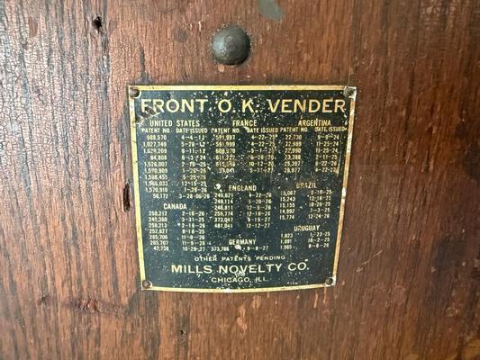 1929 Mills Mint Front OK Vender with Jackpot Slot Machine Image