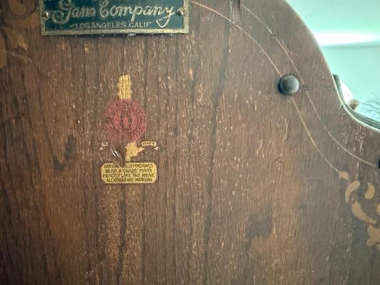1929 Mills Mint Front OK Vender with Jackpot Slot Machine Image