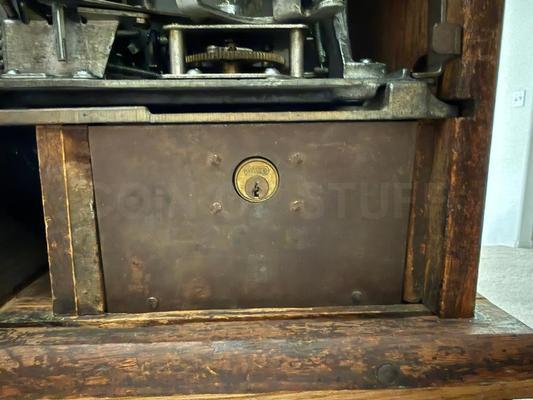 1929 Mills Mint Front OK Vender with Jackpot Slot Machine Image