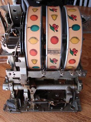 1933 Mills 25 Cent Castle Front Slot Machine Image