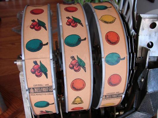1933 Mills 25 Cent Castle Front Slot Machine Image