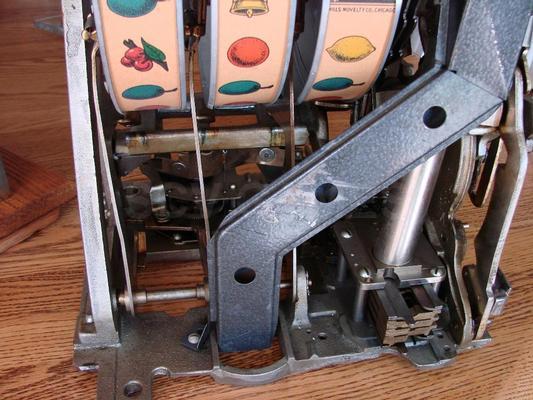 1933 Mills 25 Cent Castle Front Slot Machine Image