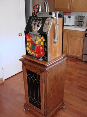 1933 Mills 25 Cent Castle Front Slot Machine Image