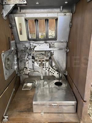 1936 Caille Commander Dime Slot Machine Image
