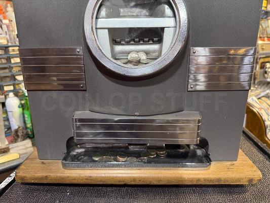 1936 Caille Commander Dime Slot Machine Image