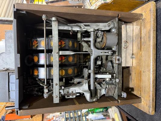 1936 Caille Commander Dime Slot Machine Image