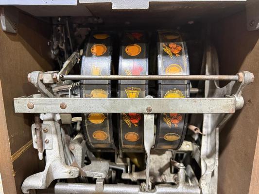 1936 Caille Commander Dime Slot Machine Image