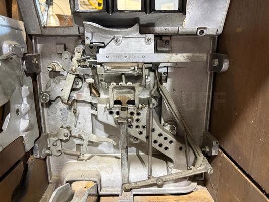 1936 Caille Commander Dime Slot Machine Image