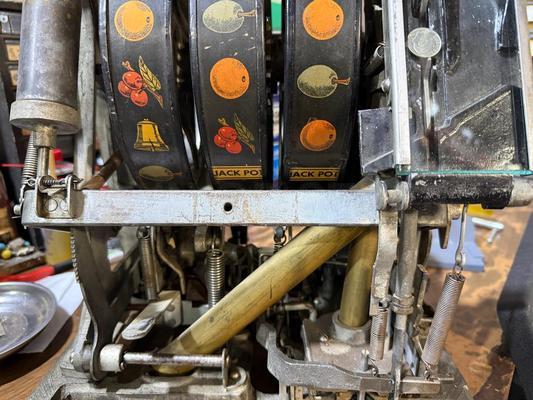 1936 Caille Commander Dime Slot Machine Image