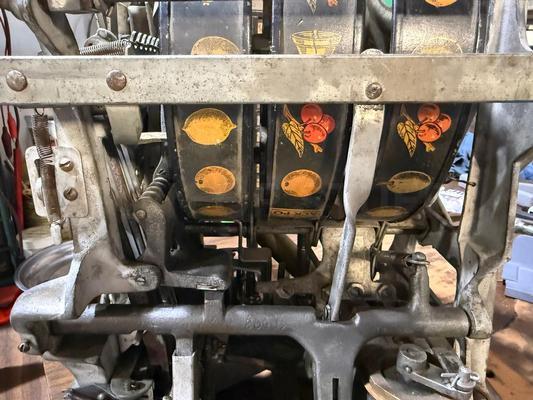 1936 Caille Commander Dime Slot Machine Image