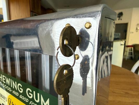 1936 Mills Automatic One Cent Gum Vending Machine Image