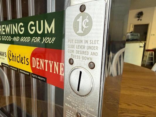 1936 Mills Automatic One Cent Gum Vending Machine Image