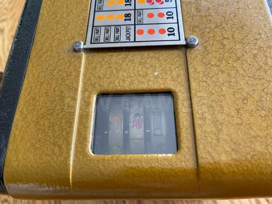 1940's Mills Vest Pocket Slot Machine Trade Stimulator Image