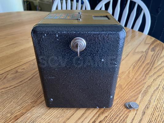 1940's Mills Vest Pocket Slot Machine Trade Stimulator Image