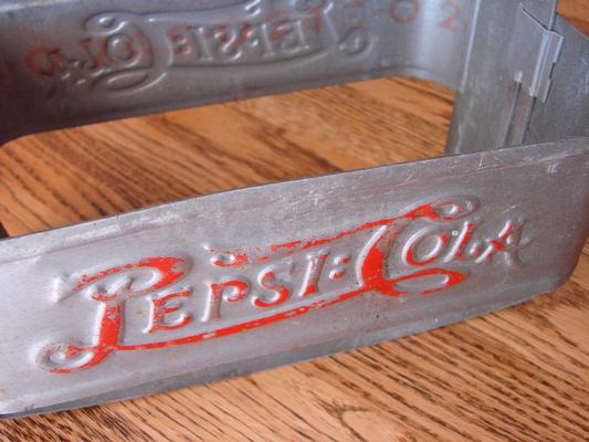 1940's Pepsi Double Dot Metal 6 Pack Bottle Carrier Image