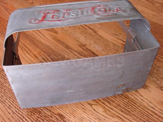 1940's Pepsi Double Dot Metal 6 Pack Bottle Carrier Image