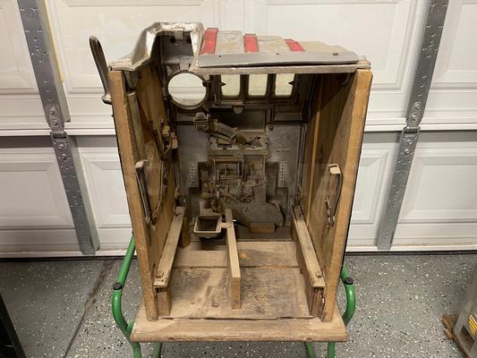 1946 Pace Deluxe Bell Slot Machine Empty Case Image