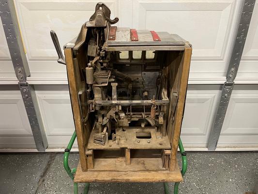 1946 Pace Deluxe Bell Slot Machine Empty Case Image