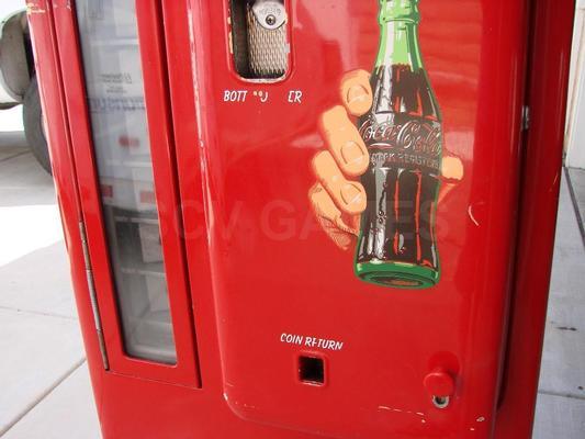 1950's Cavalier CS-96 Coca-Cola Machine Image