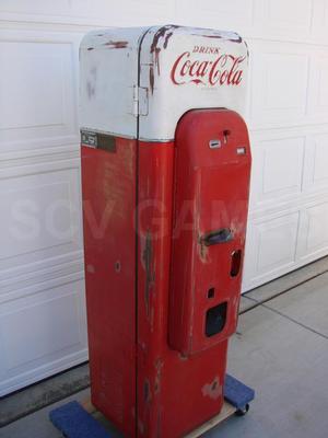 1950's VMC 44 Coca Cola Vending Machine Image
