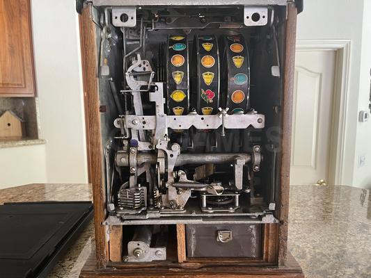 1958 Mills Cowboy & Horse Shoe Hightop Slot Machine Image