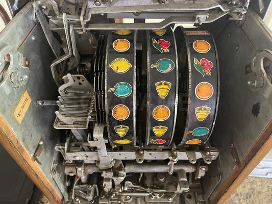 1958 Mills Cowboy & Horse Shoe Hightop Slot Machine Image