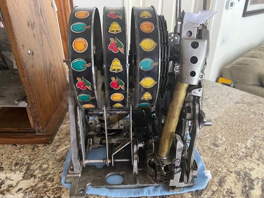 1958 Mills Cowboy & Horse Shoe Hightop Slot Machine Image