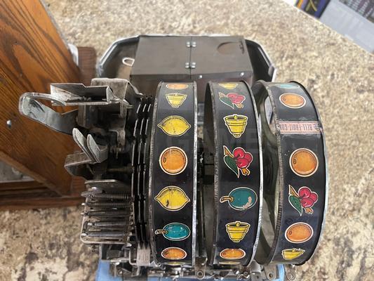 1958 Mills Cowboy & Horse Shoe Hightop Slot Machine Image