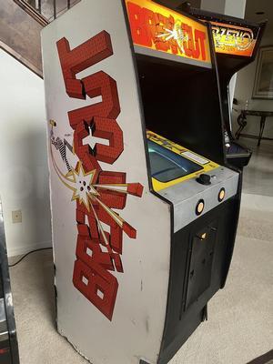 1976 Atari Breakout Upright Arcade Game Image