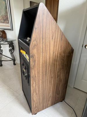 1979 Atari Asteroids Cabaret Arcade Machine Image
