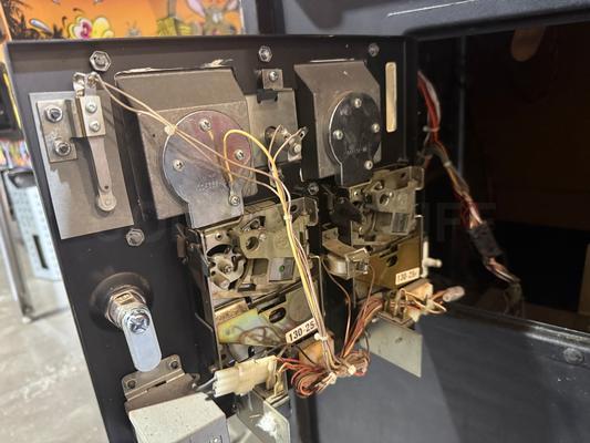 1979 Atari Asteroids Upright Arcade Machine Image