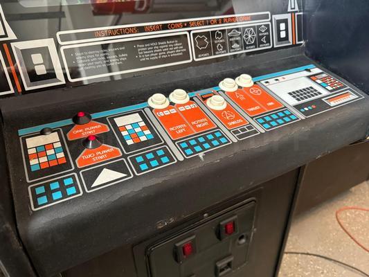 1980 Atari Asteroids Deluxe Upright Arcade Machine Image