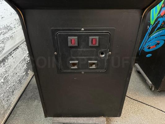 1980 Atari Asteroids Deluxe Upright Arcade Machine Image