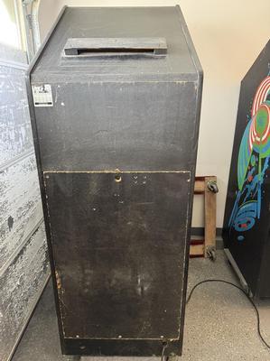1980 Atari Asteroids Deluxe Upright Arcade Machine Image