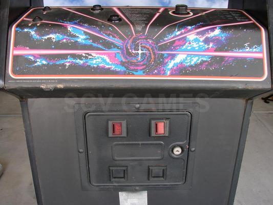 1980 Atari Tempest Stand Up Arcade Game Cabinet Image