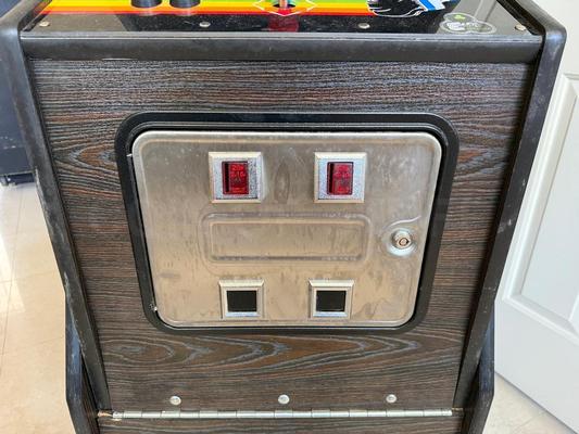 1981 Exidy Crush Roller Cabaret NIB Arcade Machine Image