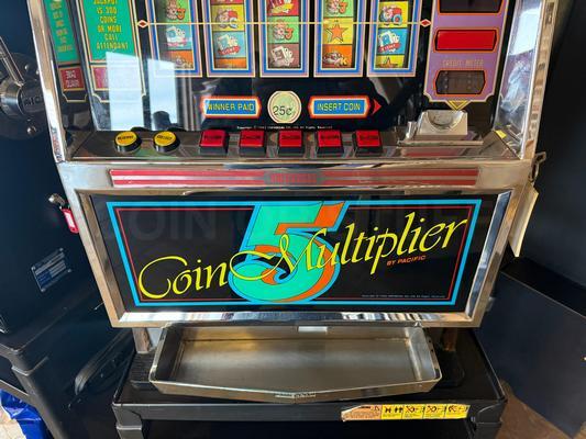 1982 Universal 5 Coin Multiplier Slot Machine Image
