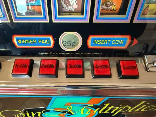 1982 Universal 5 Coin Multiplier Slot Machine Image