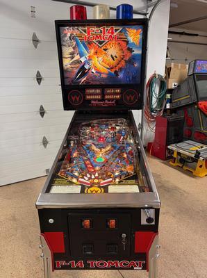 1987 Williams F-14 Tomcat Pinball Machine Image