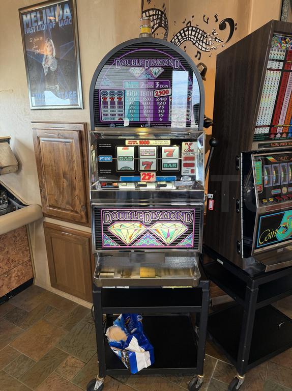 1991 IGT Double Diamond Round Top Slot Machine